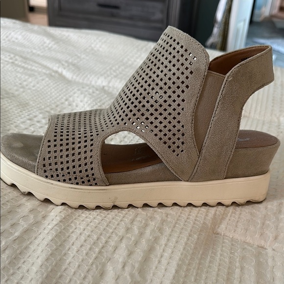 Women's Beige Sandals - Picture 1 of 3